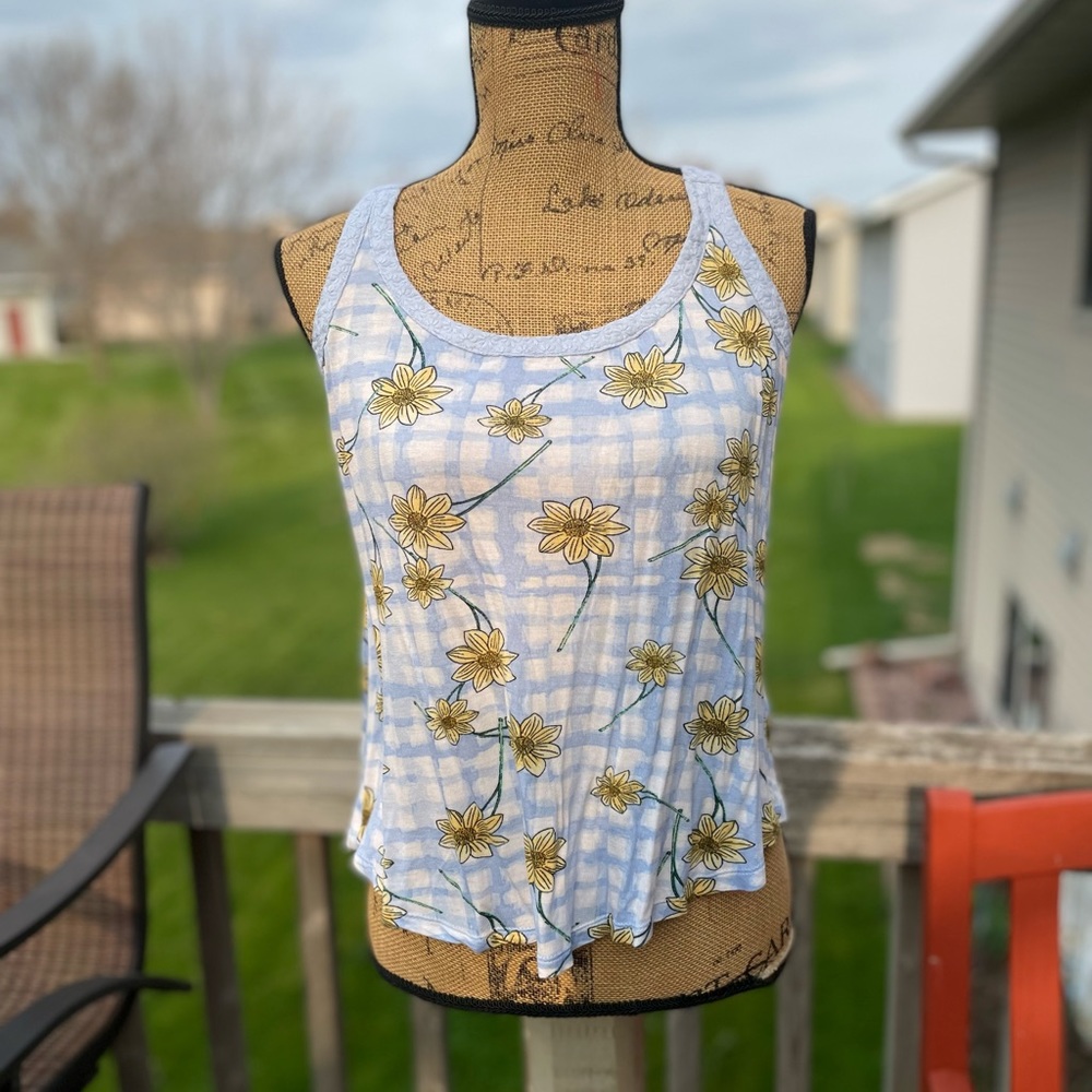 ☀️🌼💙Adorable Soft Summer Top